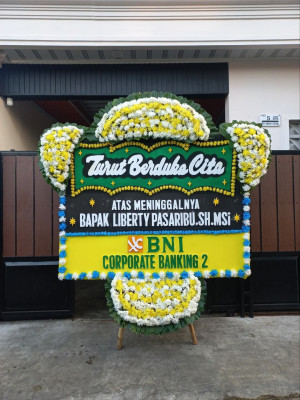 Papan Bunga Duka di Obi Timur