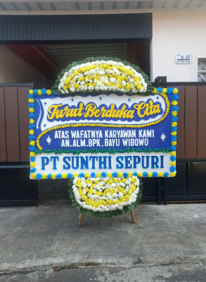 Papan Bunga Duka di Obi Timur