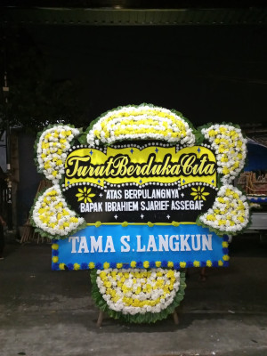 Papan Bunga Duka di Obi Timur