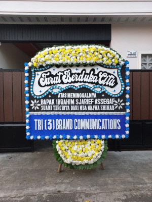 Papan Bunga Duka di Obi Timur